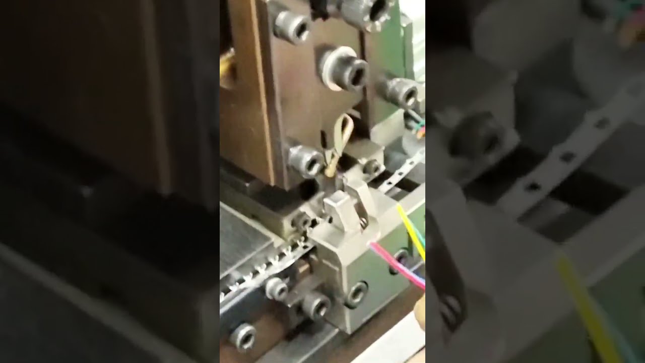 Horizontale continue strip-terminalmachine | #machine #kabeldraadstripmachine #fabriek #gereedschap