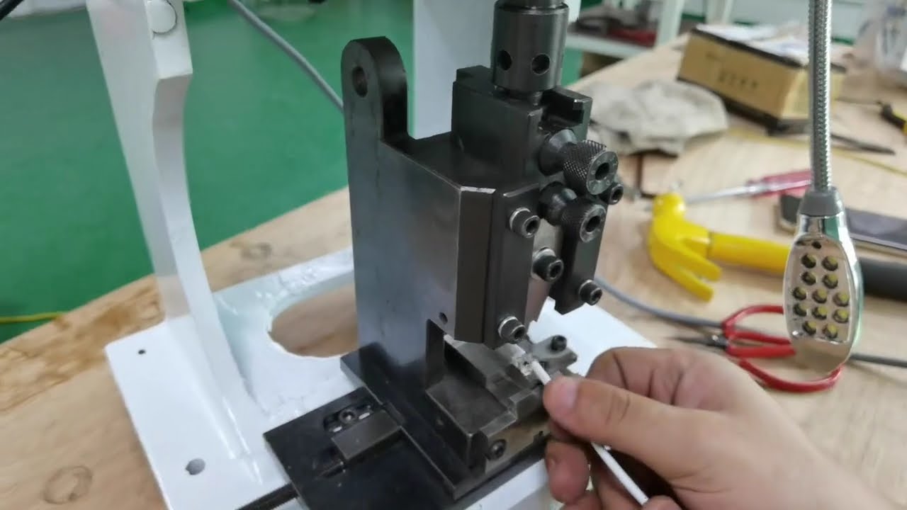Directe verkoop fabriek: Echte opname van enkelkorrel vlagmal machine in actie