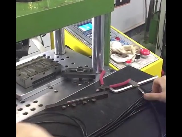 15-T Vertical Plastic Injection Molding Machine for USB Audio Plug Cable Head Molding