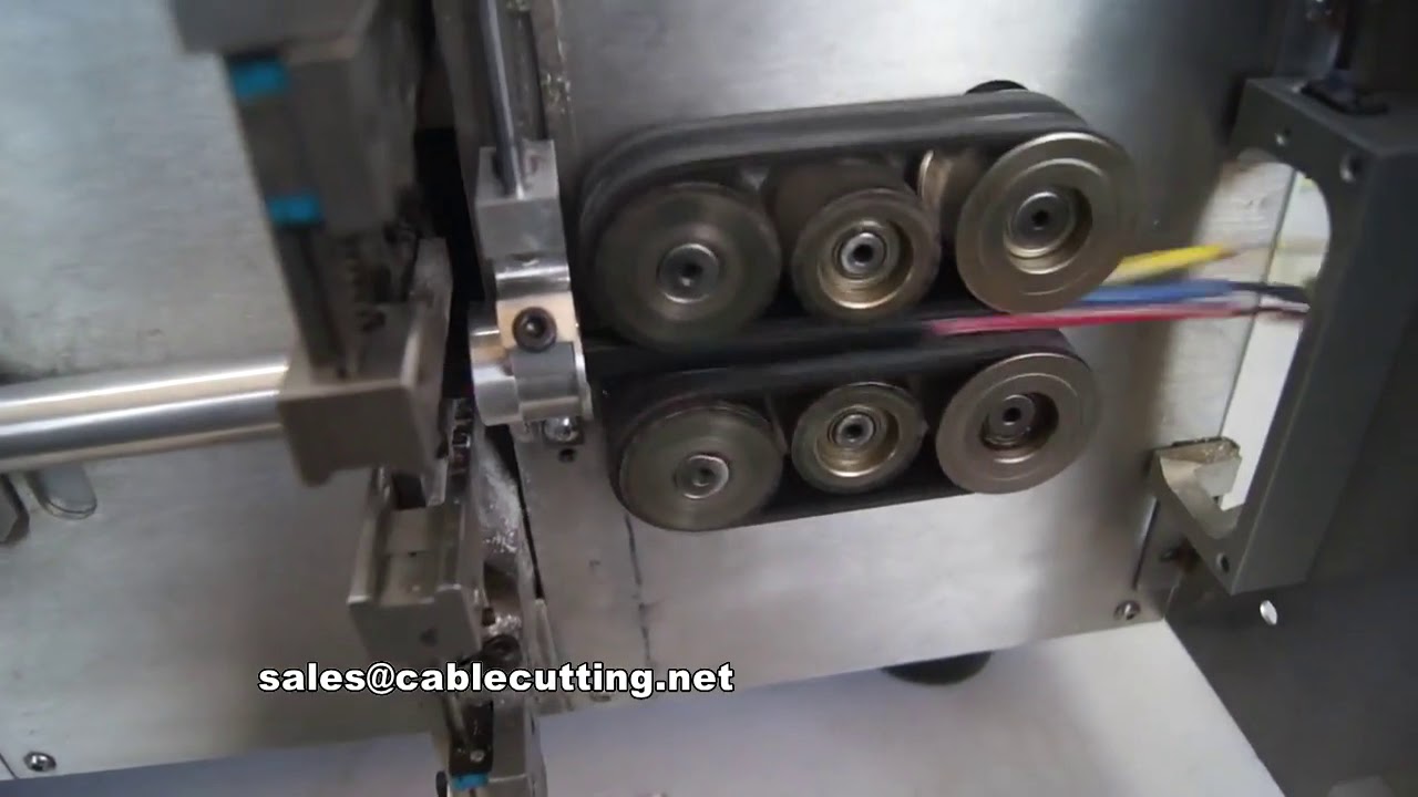 Geautomatiseerde kabelstrip- en snijmachine voor meeraderige, dubbelomhulde kabels