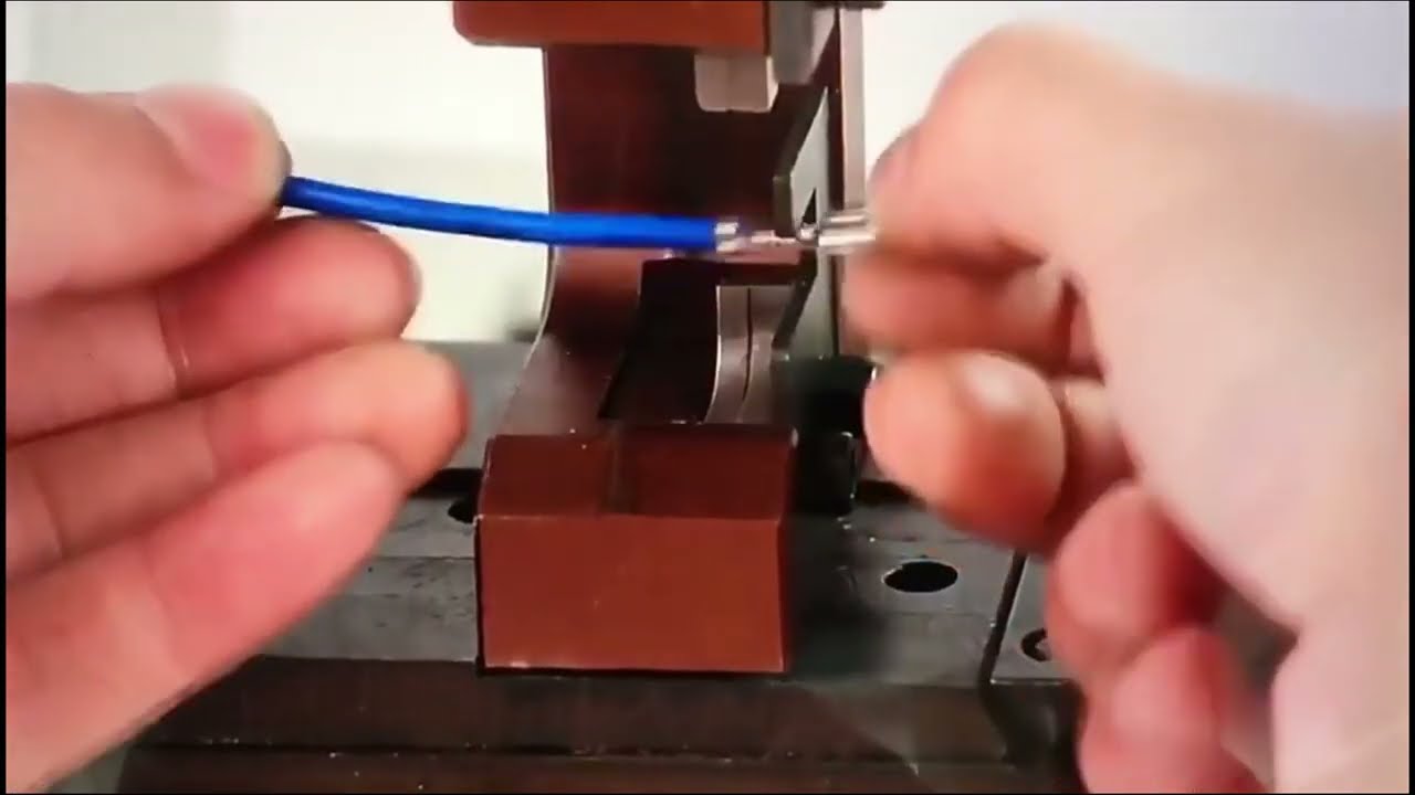 Halfautomatische Stille Kabeldraad Terminal Krimpmachine – Efficiënt & Precisie