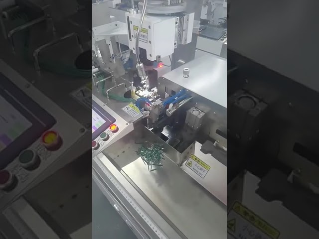 Automatische machine voor knippen, strippen, crimpen & vertinnen van 5 dunne draden