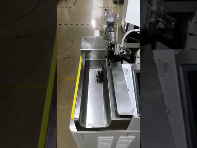 Automatische kabelstrip-, krimp- en twijnmachine