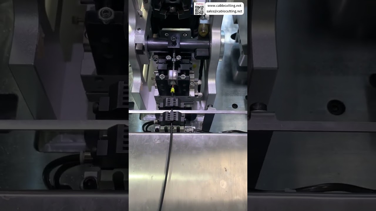 Volledig automatische enkele krimpmachine, enkele waterdichte plug insertie, instelbare aangepaste uitvoer machine gereedschap