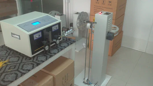 Automatische Draadaanvoermachine WPM-9040 Thumb
